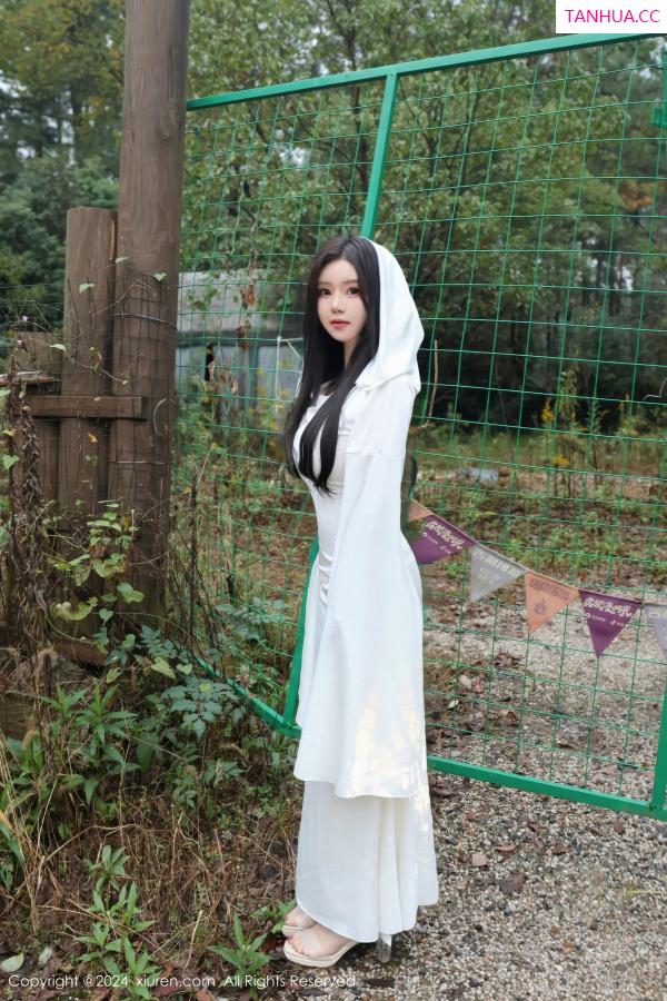   [XiuRen]高清写真图 2024.10.31 No.9376 小薯条nienie 丝袜美腿第10张图片